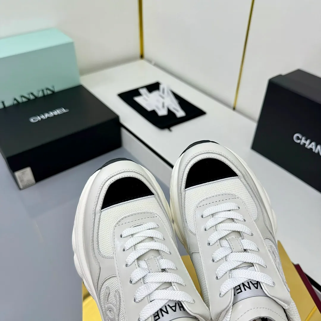👟👟Ex-factory price 700👟👟 Chanel casual small leather shoes ~ original calfskin panda shoes Chanel 25C latest hot style panda black and white sports shoes casual sneakers small fragrance hot item classic black and white panda color coco girls must pay for it Fabric: original customized first-layer cowhide Inner: original imported breathable mesh lining Outsole: Original molded rubber + TPU combination Size: Women's 35-41